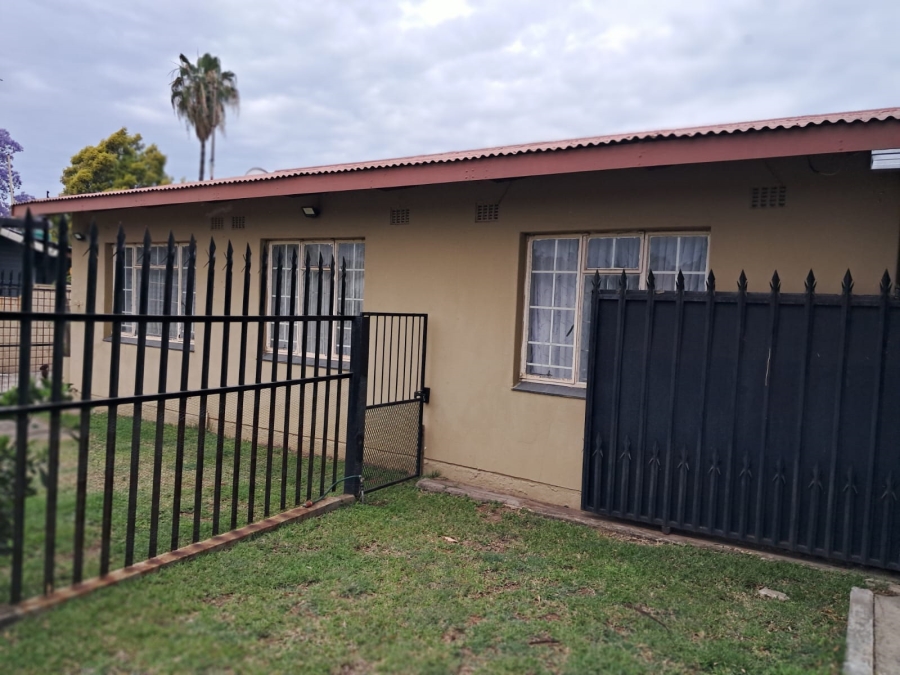 2 Bedroom Property for Sale in Oos Einde North West